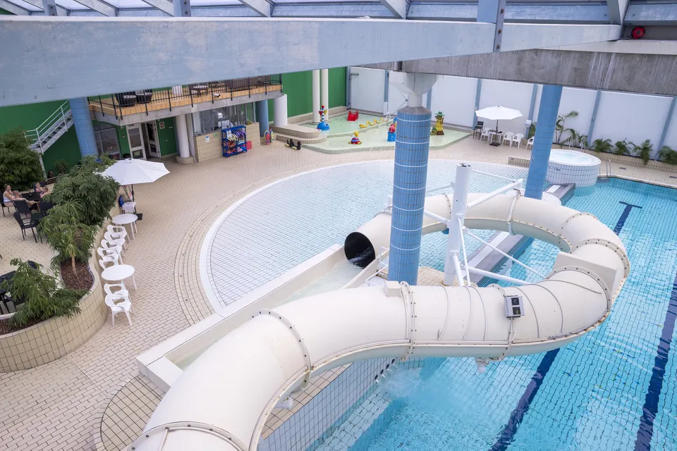 Planl�gning og booking af feriecenter med badeland for familien